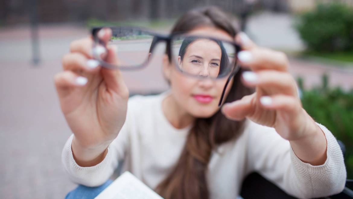 Navigating the Blur: How Vismate Optometrist Helps You See Clearly Through Life’s Changes